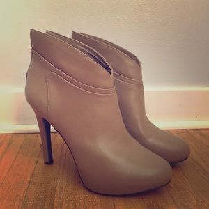 Barely worn, size 8, Jessica Simpson booties